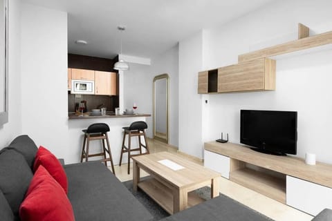 Communal lounge/ TV room, TV and multimedia, Dining area