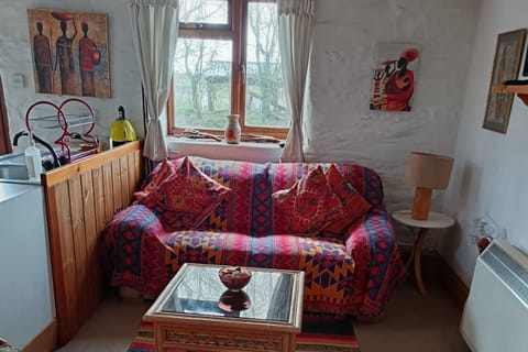 Inviting 2-Bed Cottage in Newcastle Emlyn House in Wales