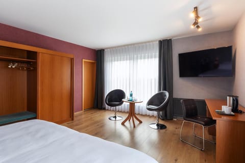 TV and multimedia, Seating area, wardrobe