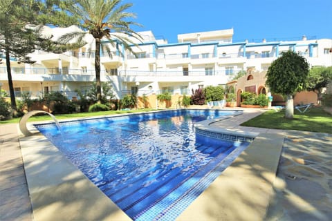 Property building, Garden, Swimming pool, Swimming pool