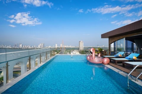Swimming pool, Swimming pool