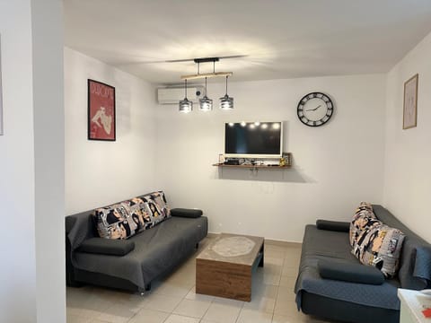 Communal lounge/ TV room, TV and multimedia, Living room, Seating area