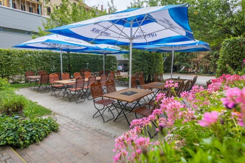 Patio, Restaurant/places to eat