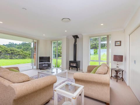 Matakana Views - Matakana Holiday Home House in Auckland Region
