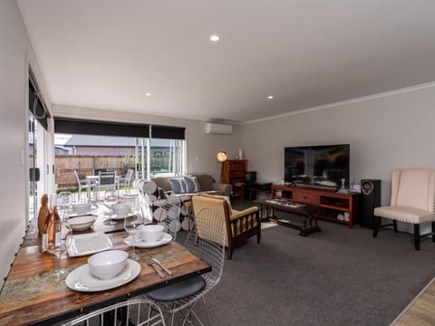 First Choice in Mangawhai - Mangawhai Holiday Home House in Auckland Region