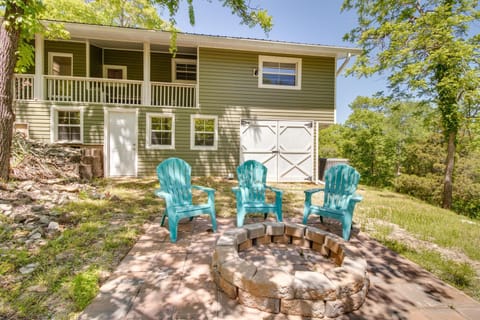 Fisherman-Friendly Bull Shoals Escape on Lakefront House in Bull Shoals