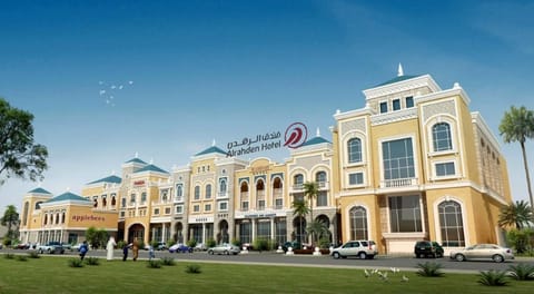 Property building, Facade/entrance, Day, Neighbourhood, City view, Street view, Location, Parking