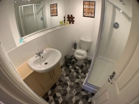 Harpers brook house, Netflix TVs and fast WIFI House in Corby