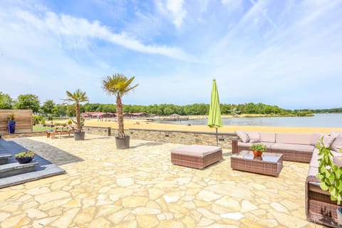 Day, Natural landscape, Summer, Balcony/Terrace, Beach, Lake view, sunbed