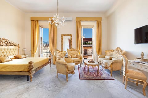 Living room, Photo of the whole room, Decorative detail, Bedroom