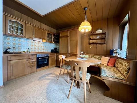 Kitchen or kitchenette, Dining area, pet friendly