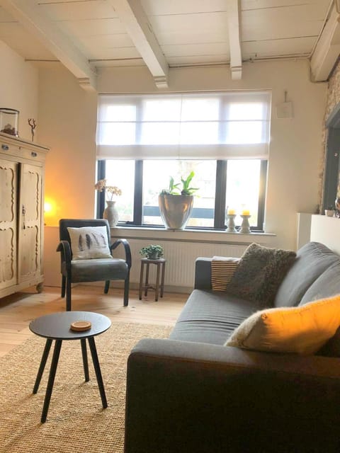 Living room, Photo of the whole room, Seating area