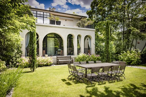 Property building, Day, Garden