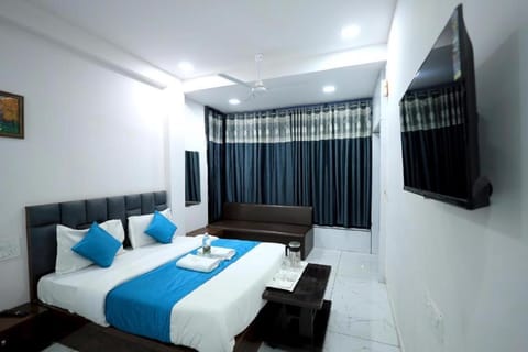 Communal lounge/ TV room, TV and multimedia, Photo of the whole room, Bedroom, towels