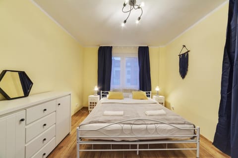 Bed, Photo of the whole room, Decorative detail, Bedroom