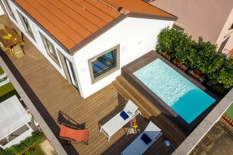 Swimming pool, Swimming pool
