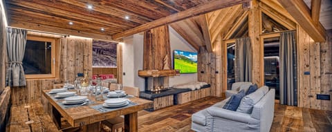 Communal lounge/ TV room, Living room, Dining area