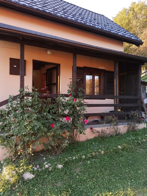 Vikendica Sekulić House in Zlatibor District, Serbia