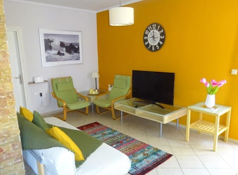 Communal lounge/ TV room, TV and multimedia, Seating area