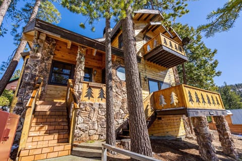 Tree Haven House in Yosemite Park Way