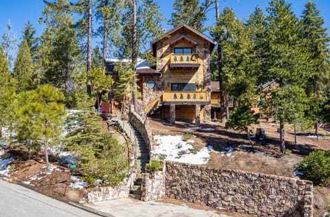 Tree Haven House in Yosemite Park Way