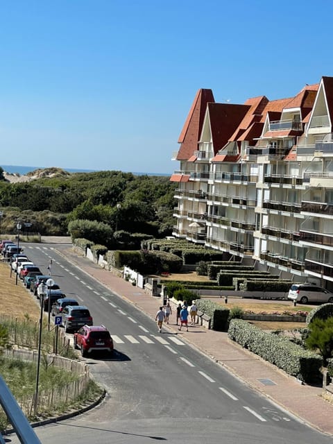 Day, Neighbourhood, Natural landscape, City view, Sea view, Street view, Location, Parking, pet friendly, pet friendly
