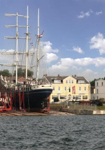 Facade/entrance, Area and facilities