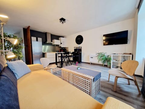 Communal lounge/ TV room, TV and multimedia, Living room, Seating area