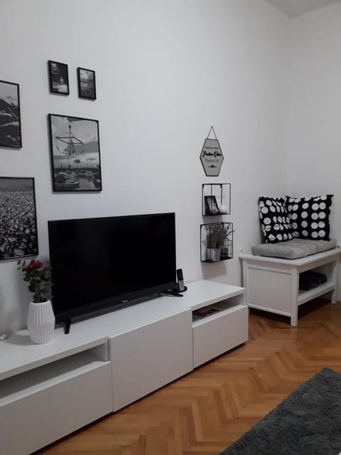 Communal lounge/ TV room, TV and multimedia, Living room