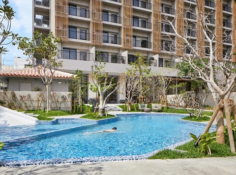 Swimming pool