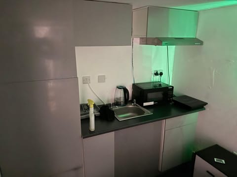 1 bedroom in 3bed house Apartment in Bristol