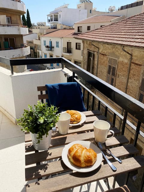 View (from property/room), Balcony/Terrace, City view, Street view