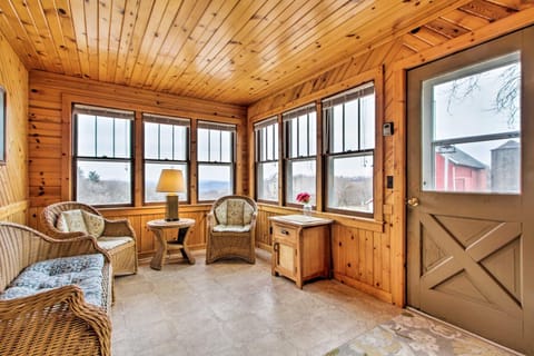 Wisconsin River Valley Farmhouse Fire Pit and View House in Lake Wisconsin