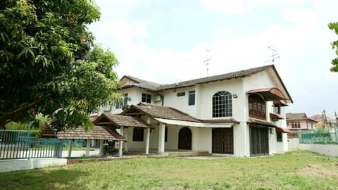 Facade/entrance, Bird's eye view