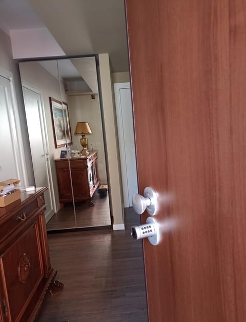 Facade/entrance, Photo of the whole room