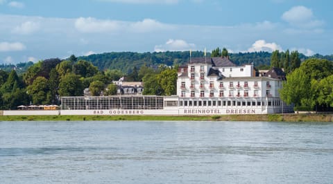 Property building, Facade/entrance, River view