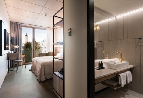 Bathroom, Bedroom, City view, River view, Inner courtyard view