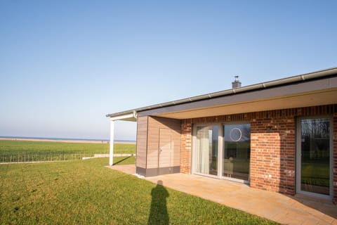 Facade/entrance, Garden