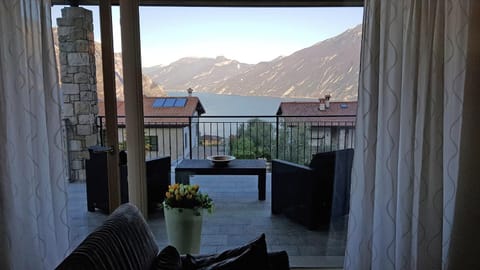 Balcony/Terrace, Lake view