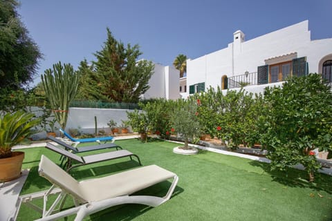 Property building, Balcony/Terrace, Living room