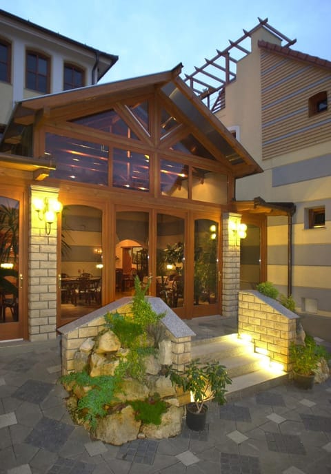 Facade/entrance, Facade/entrance