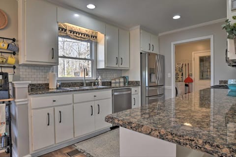 Large Lavonia Home with Party Dock on Lake Hartwell! House in Lake Hartwell