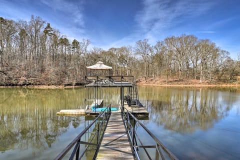 Large Lavonia Home with Party Dock on Lake Hartwell! House in Lake Hartwell