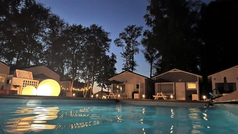 Swimming pool, Swimming pool