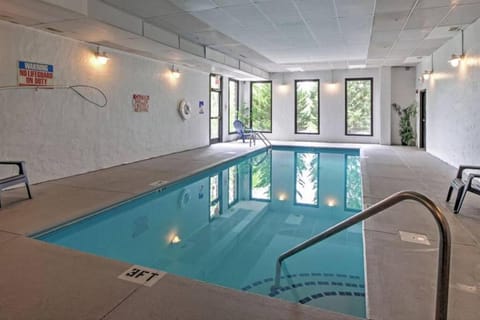 Smoky Mountain Retreat- Resort Cabin with modern amenities in the heart of PF Cabin in Pigeon Forge