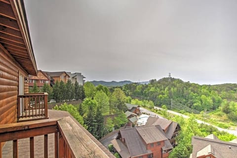 Smoky Mountain Retreat- Resort Cabin with modern amenities in the heart of PF Cabin in Pigeon Forge