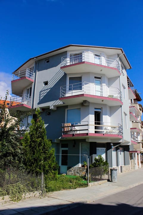 Facade/entrance, Facade/entrance, Area and facilities