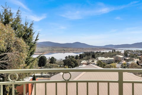Balcony/Terrace, Lake view, Mountain view