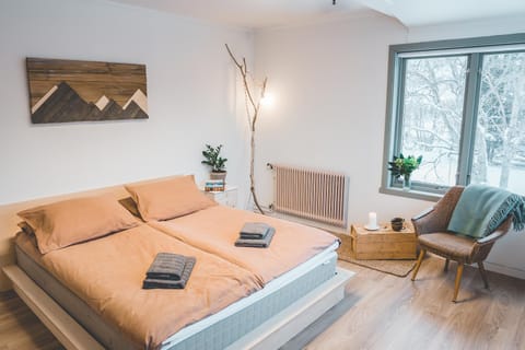 Photo of the whole room, Bedroom, Garden view, Lake view, Mountain view