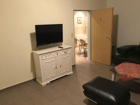 Communal lounge/ TV room, Living room, Seating area